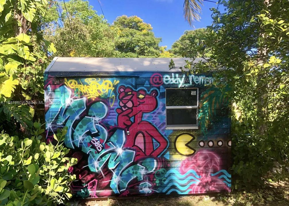 For Sale: $895,000 (2 beds, 2 baths, 1259 Square Feet)