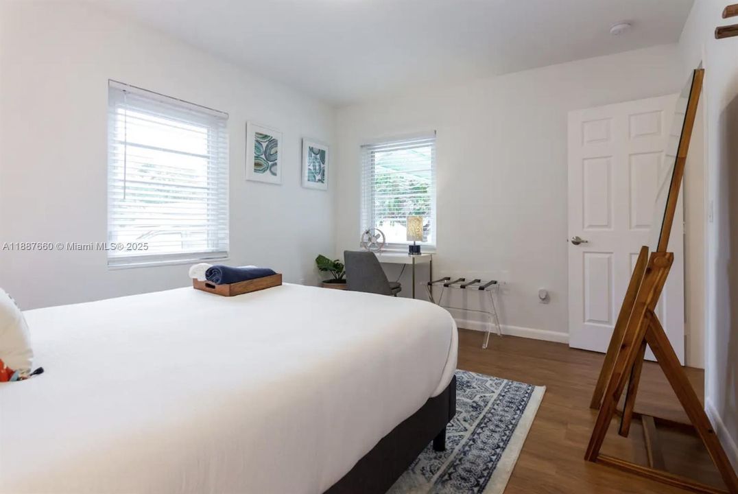 For Sale: $895,000 (2 beds, 2 baths, 1259 Square Feet)