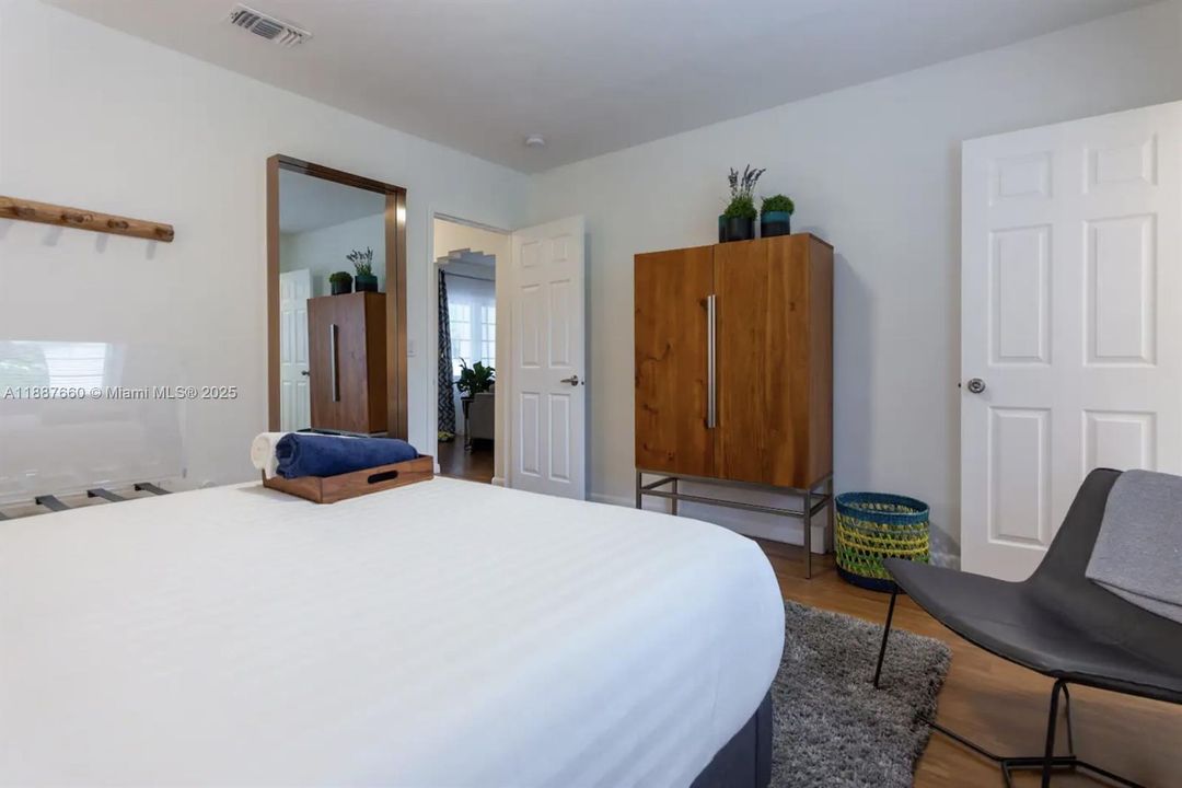 For Sale: $895,000 (2 beds, 2 baths, 1259 Square Feet)