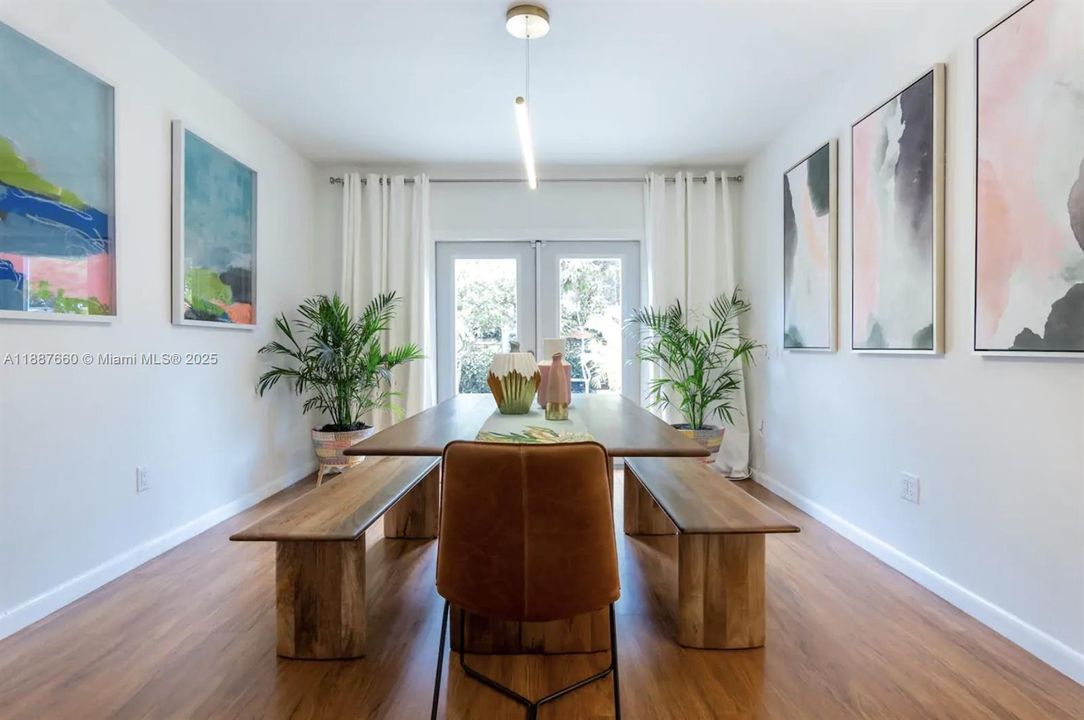 For Sale: $895,000 (2 beds, 2 baths, 1259 Square Feet)