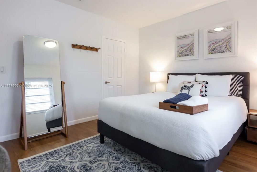 For Sale: $895,000 (2 beds, 2 baths, 1259 Square Feet)