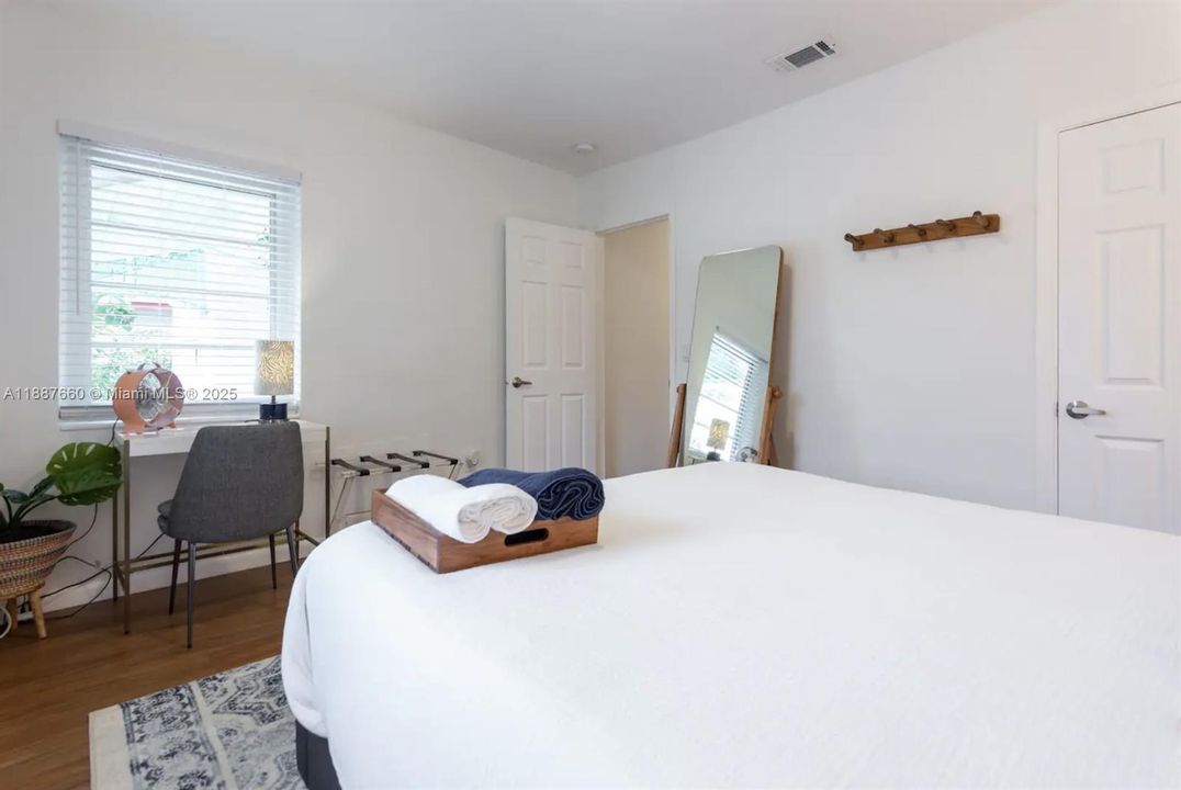 For Sale: $895,000 (2 beds, 2 baths, 1259 Square Feet)