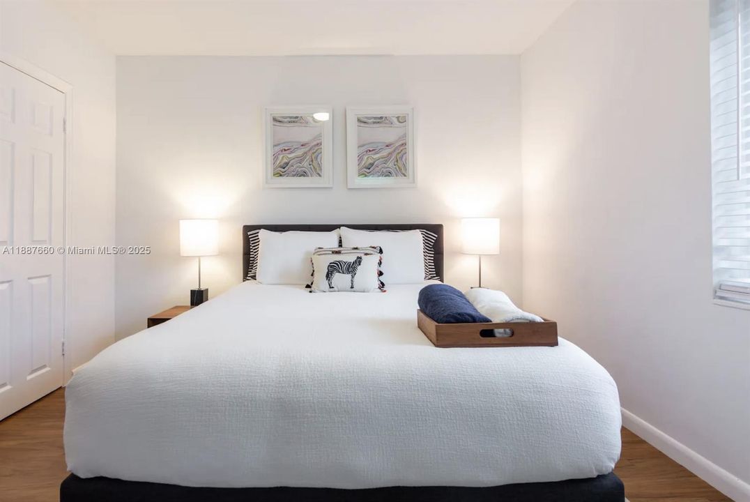 For Sale: $895,000 (2 beds, 2 baths, 1259 Square Feet)