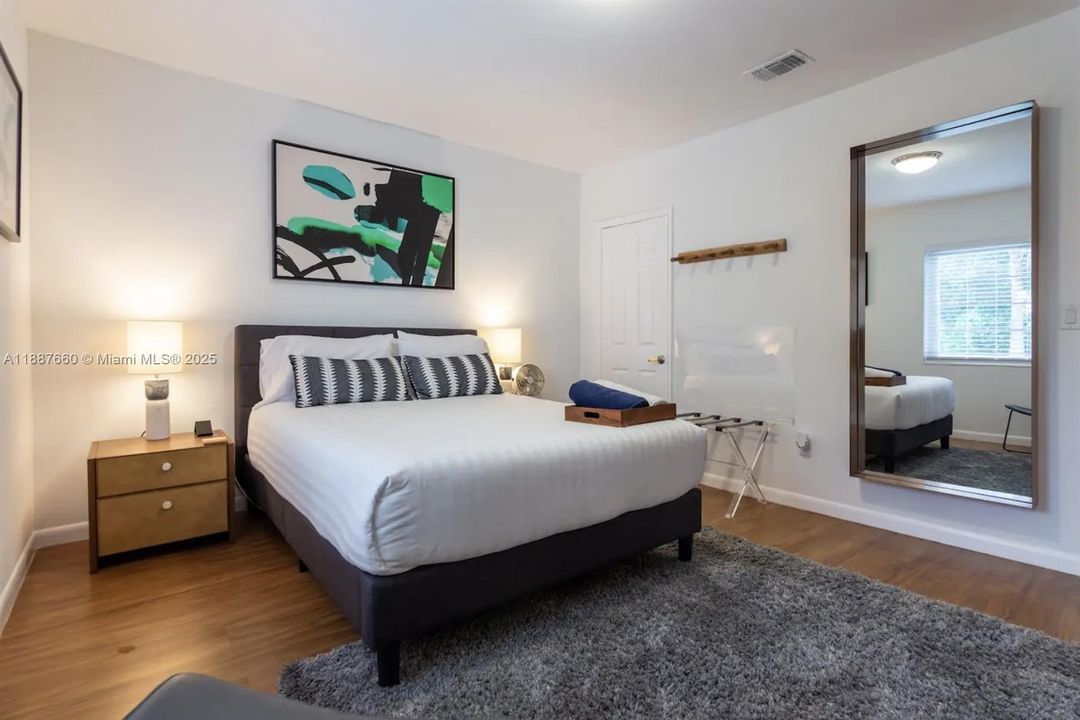 For Sale: $895,000 (2 beds, 2 baths, 1259 Square Feet)