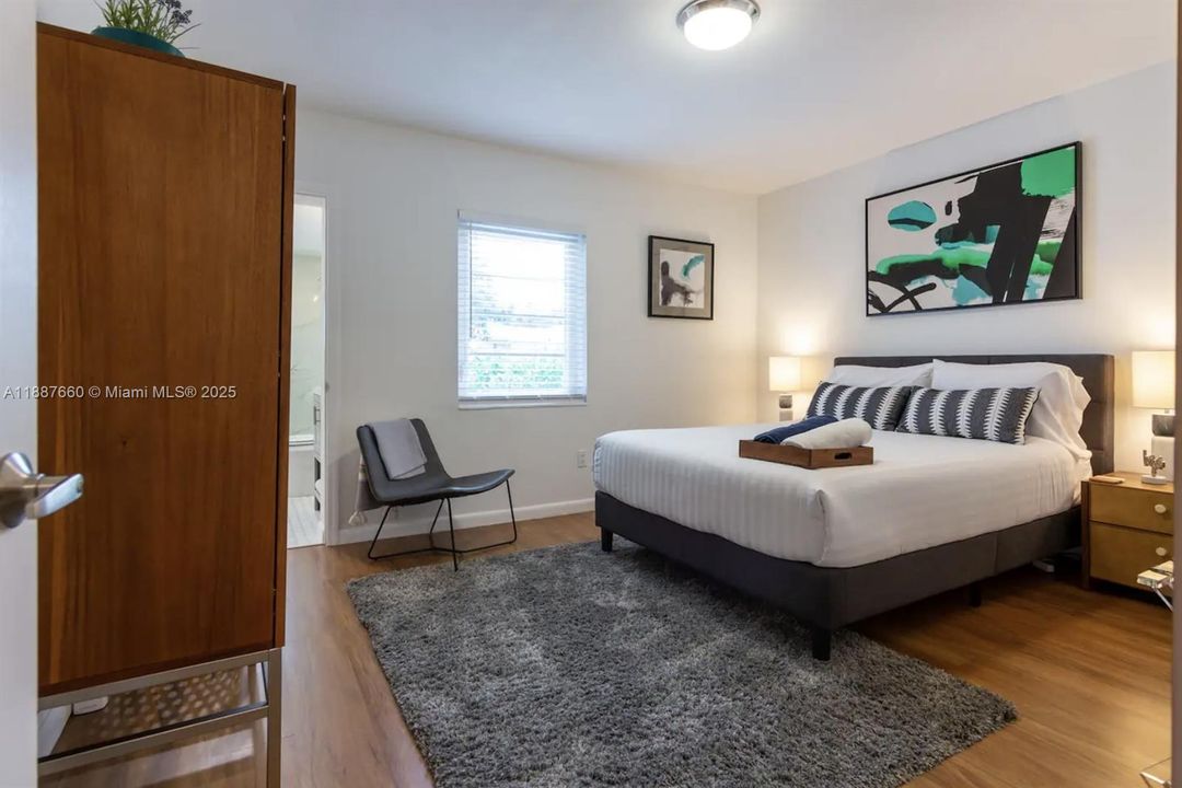 For Sale: $895,000 (2 beds, 2 baths, 1259 Square Feet)