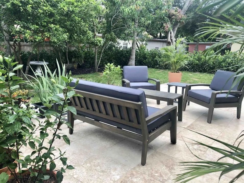 For Sale: $895,000 (2 beds, 2 baths, 1259 Square Feet)