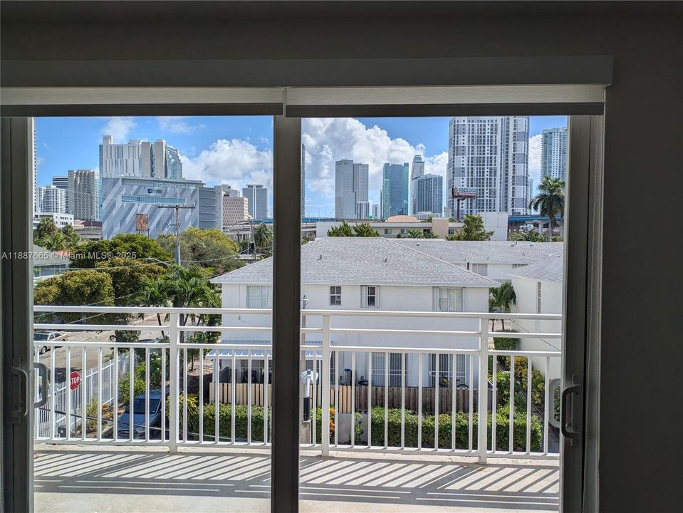 Под контрактом: $292,900 (1 спален, 2 ванн, 0 Квадратных фут)