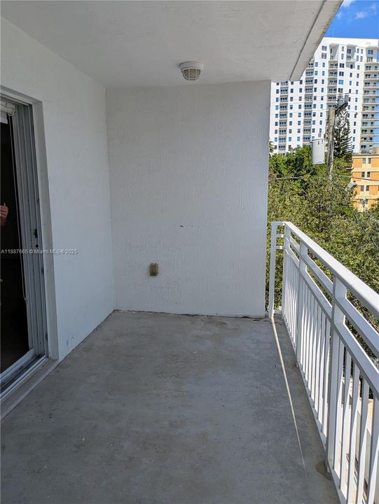 Под контрактом: $292,900 (1 спален, 2 ванн, 0 Квадратных фут)