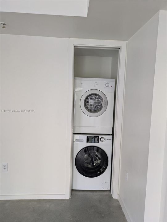 Под контрактом: $292,900 (1 спален, 2 ванн, 0 Квадратных фут)