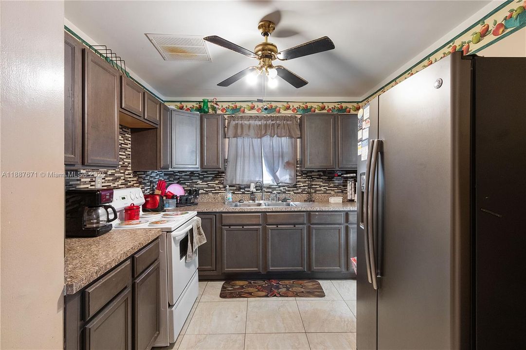 Recently Sold: $199,000 (3 beds, 2 baths, 1218 Square Feet)