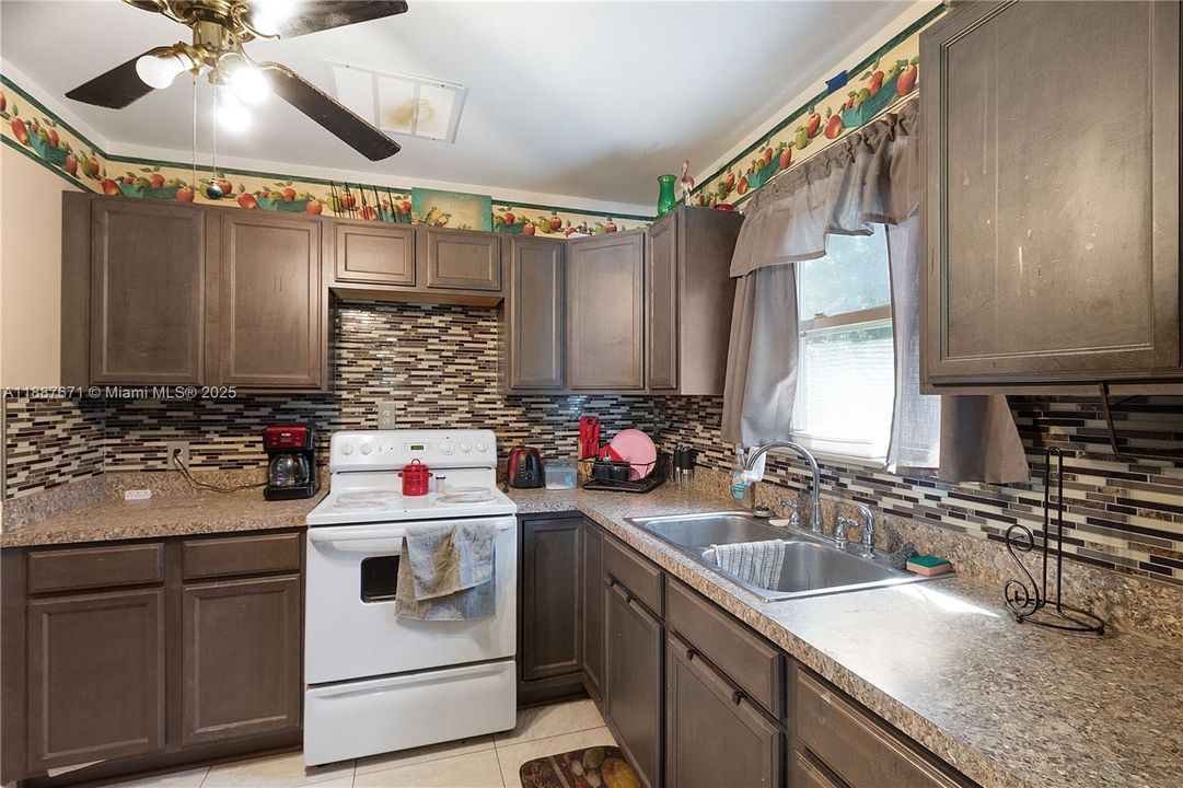 Recently Sold: $199,000 (3 beds, 2 baths, 1218 Square Feet)