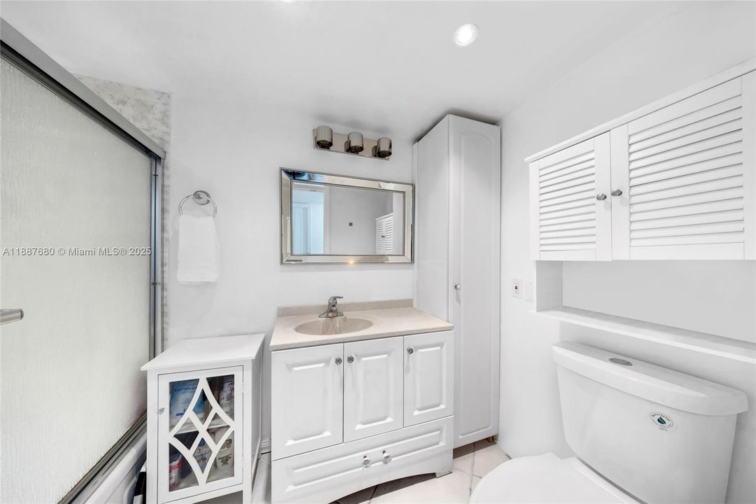 待售: $199,000 (2 贝兹, 2 浴室, 1073 平方英尺)