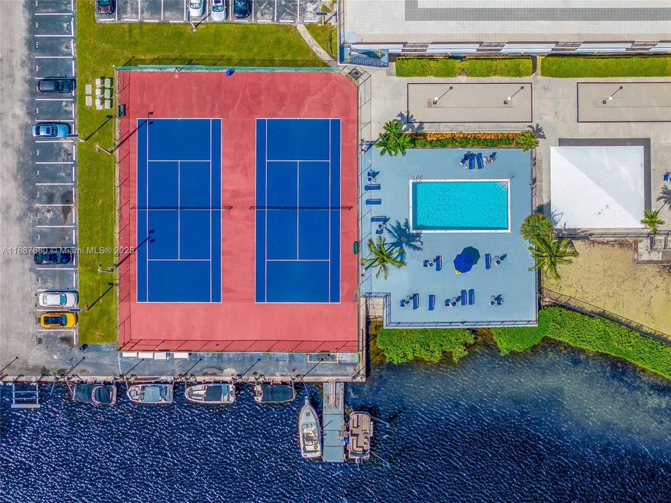 待售: $199,000 (2 贝兹, 2 浴室, 1073 平方英尺)