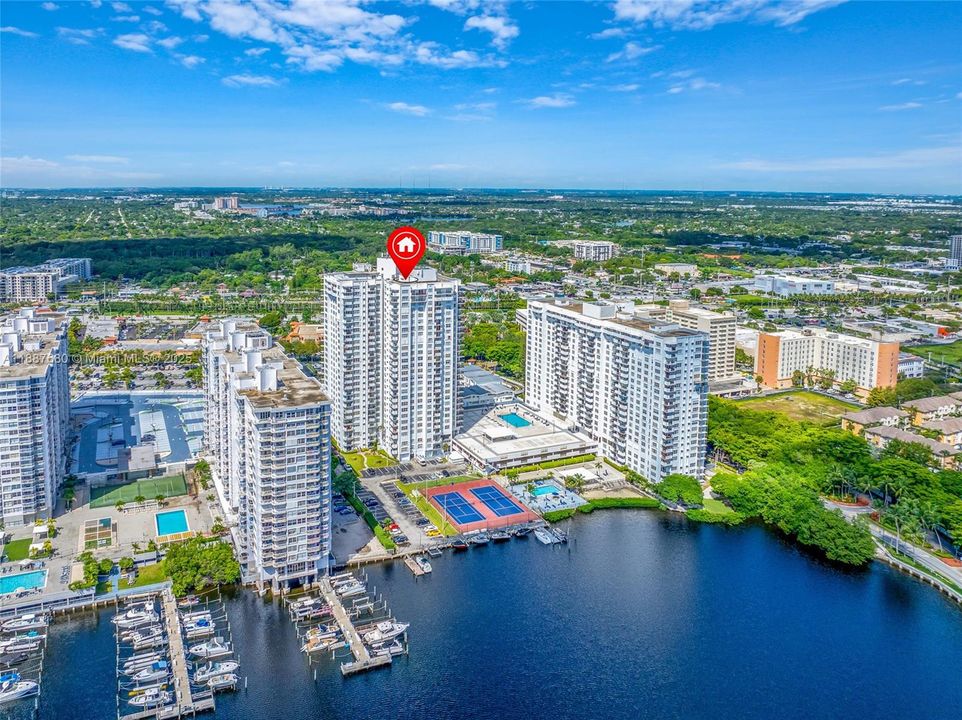 待售: $199,000 (2 贝兹, 2 浴室, 1073 平方英尺)