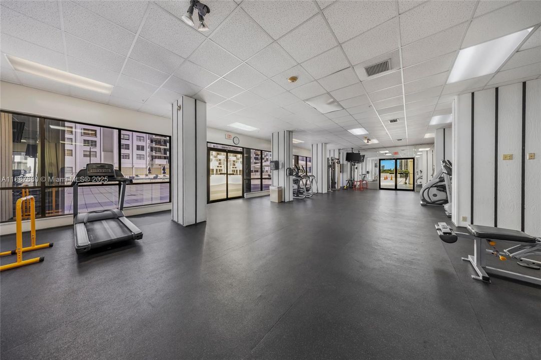 待售: $199,000 (2 贝兹, 2 浴室, 1073 平方英尺)