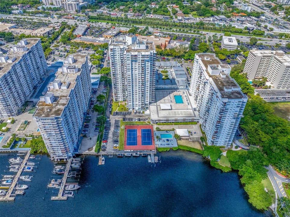 待售: $199,000 (2 贝兹, 2 浴室, 1073 平方英尺)