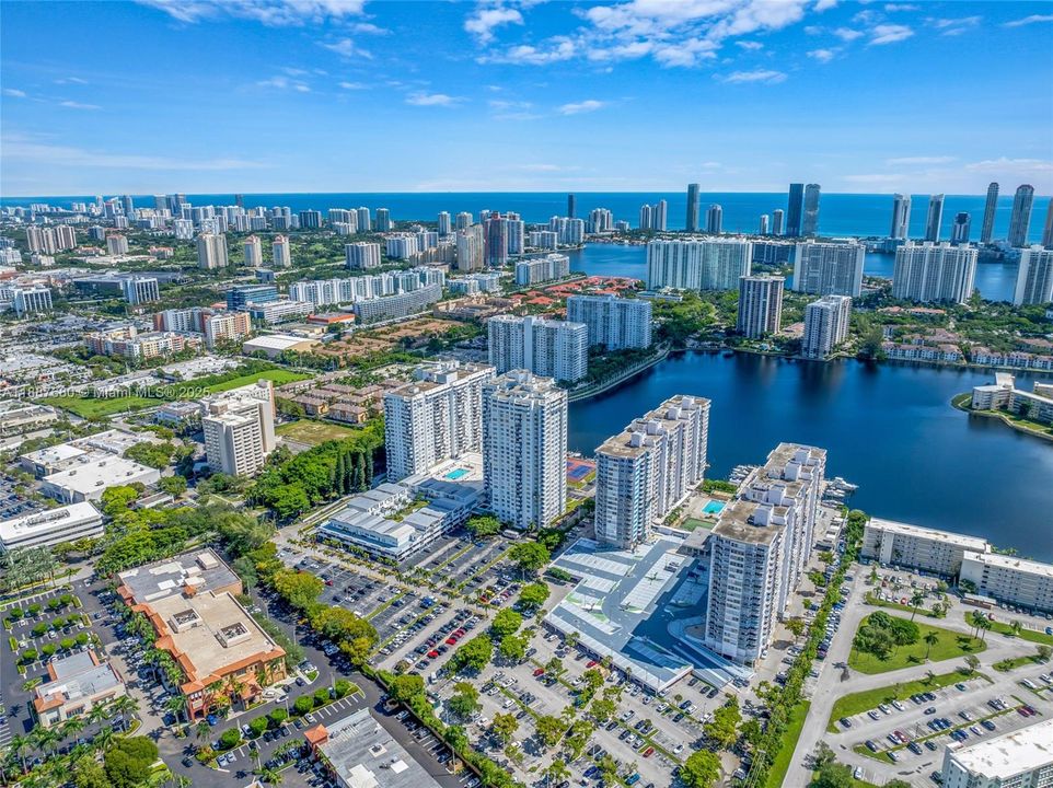 待售: $199,000 (2 贝兹, 2 浴室, 1073 平方英尺)