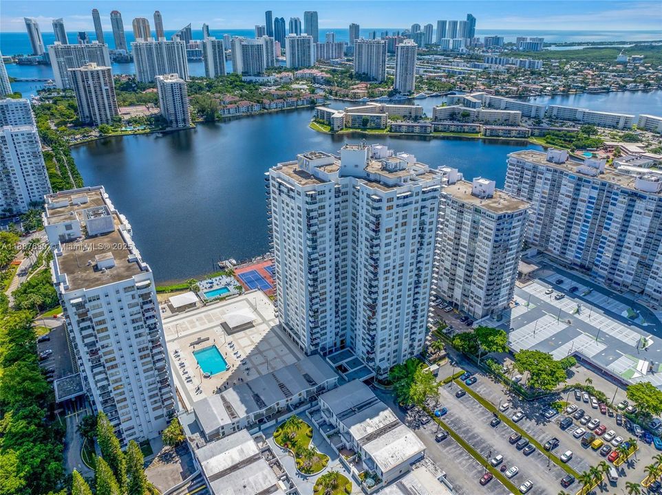 待售: $199,000 (2 贝兹, 2 浴室, 1073 平方英尺)