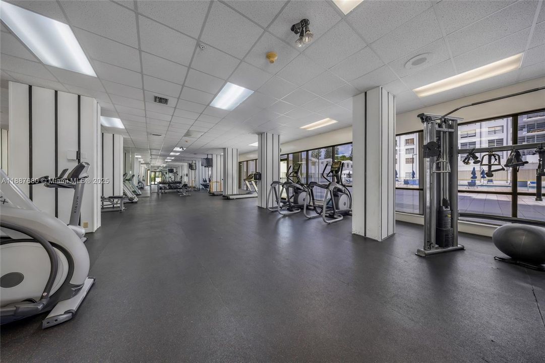 待售: $199,000 (2 贝兹, 2 浴室, 1073 平方英尺)