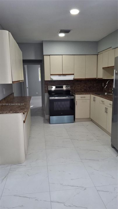 Недавно арендовано: $3,500 (3 спален, 3 ванн, 2152 Квадратных фут)