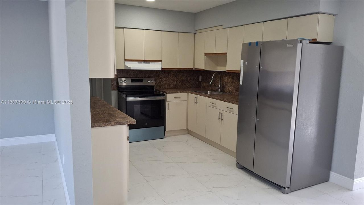 Недавно арендовано: $3,500 (3 спален, 3 ванн, 2152 Квадратных фут)