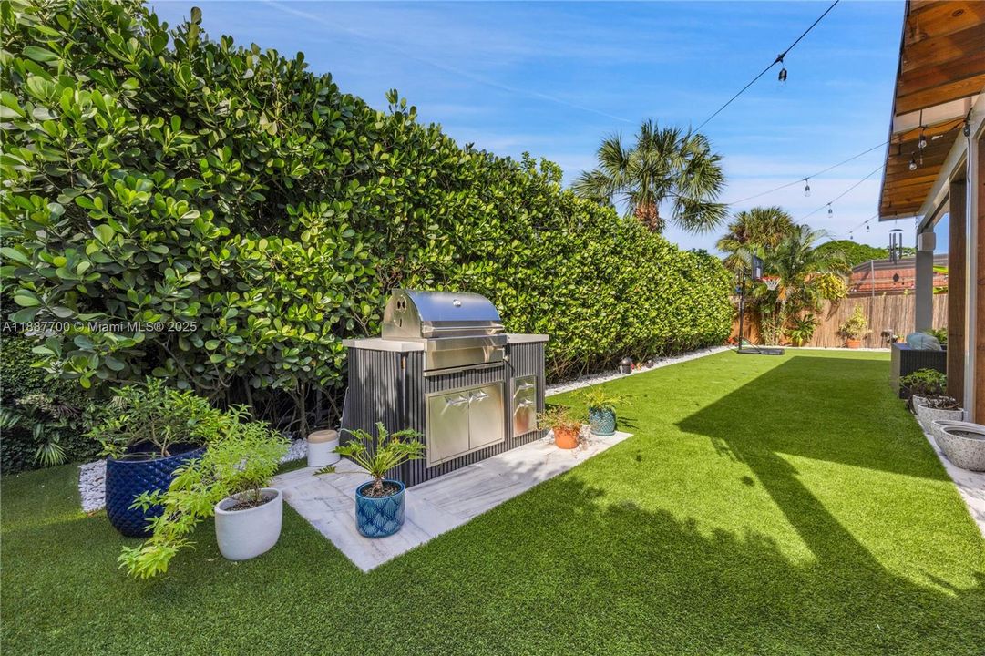 For Rent: $10,000 (3 beds, 3 baths, 1726 Square Feet)