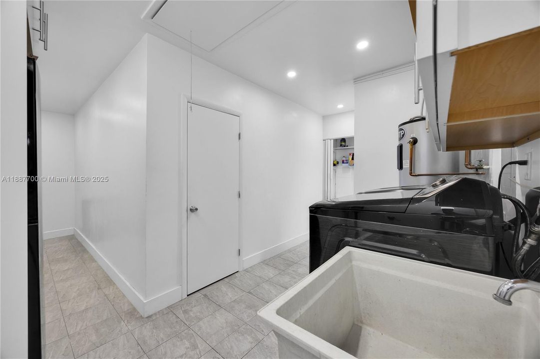 For Rent: $10,000 (3 beds, 3 baths, 1726 Square Feet)