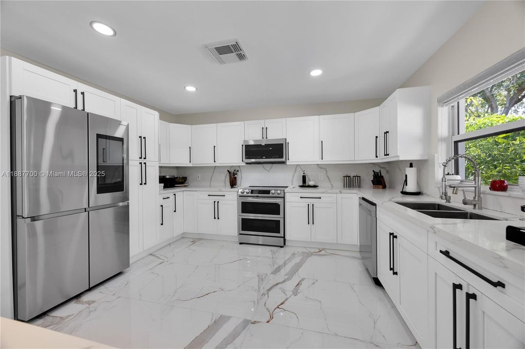 For Rent: $10,000 (3 beds, 3 baths, 1726 Square Feet)