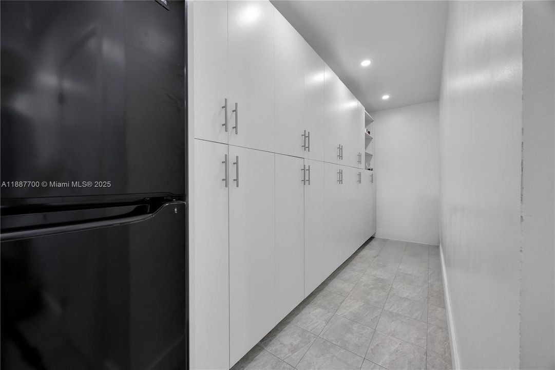 For Rent: $10,000 (3 beds, 3 baths, 1726 Square Feet)