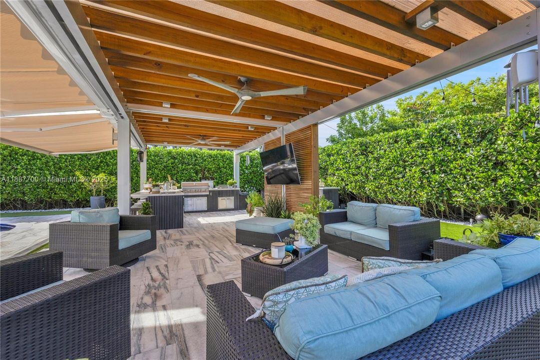 For Rent: $10,000 (3 beds, 3 baths, 1726 Square Feet)