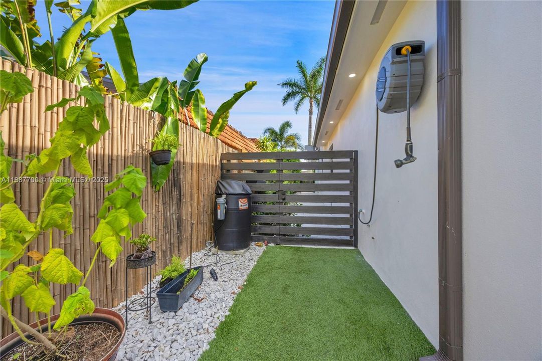 For Rent: $10,000 (3 beds, 3 baths, 1726 Square Feet)