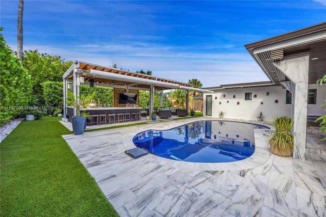 For Rent: $10,000 (3 beds, 3 baths, 1726 Square Feet)