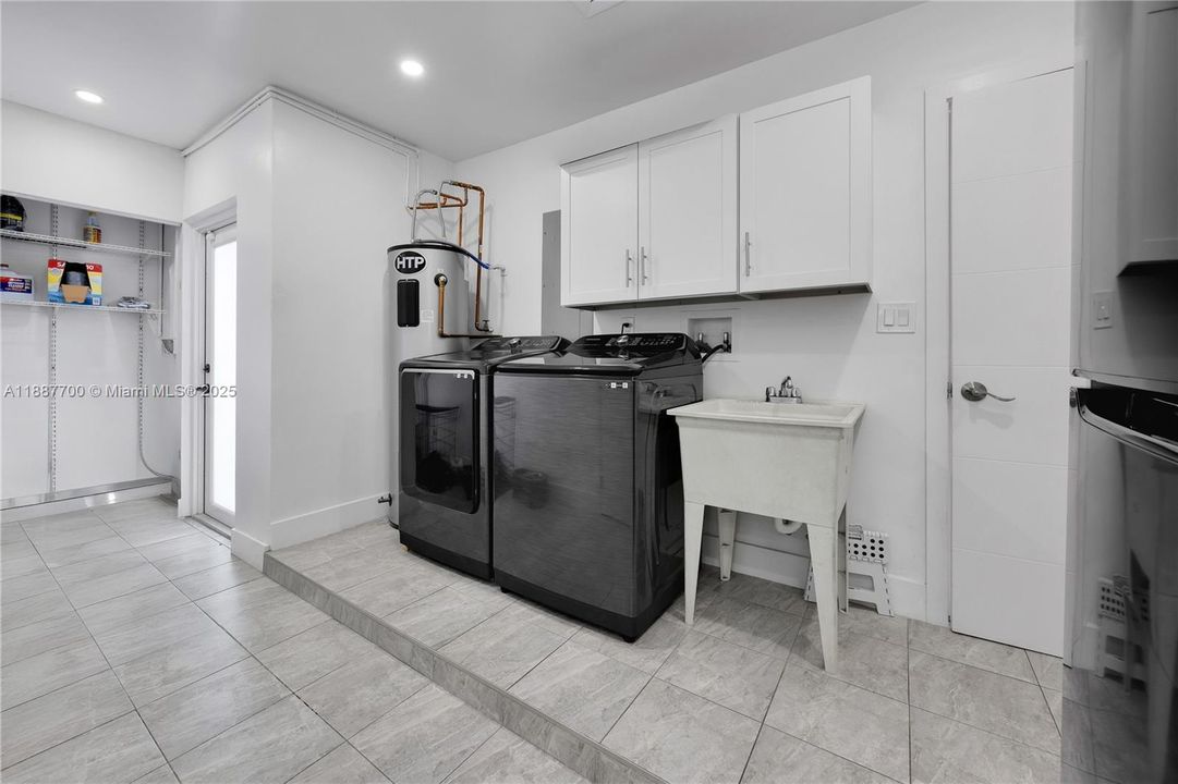 For Rent: $10,000 (3 beds, 3 baths, 1726 Square Feet)