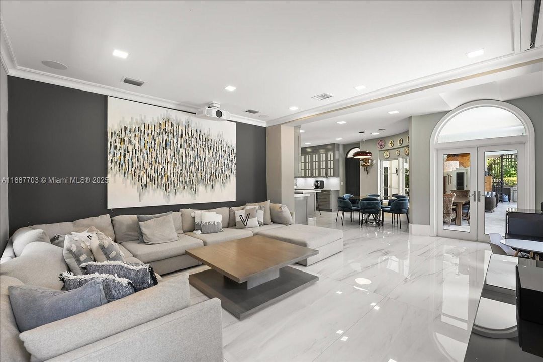 待售: $12,900,000 (6 贝兹, 7 浴室, 5064 平方英尺)