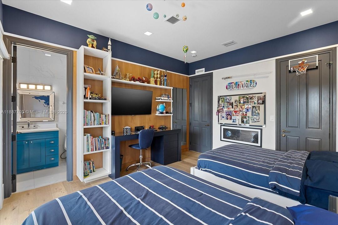 待售: $12,900,000 (6 贝兹, 7 浴室, 5064 平方英尺)