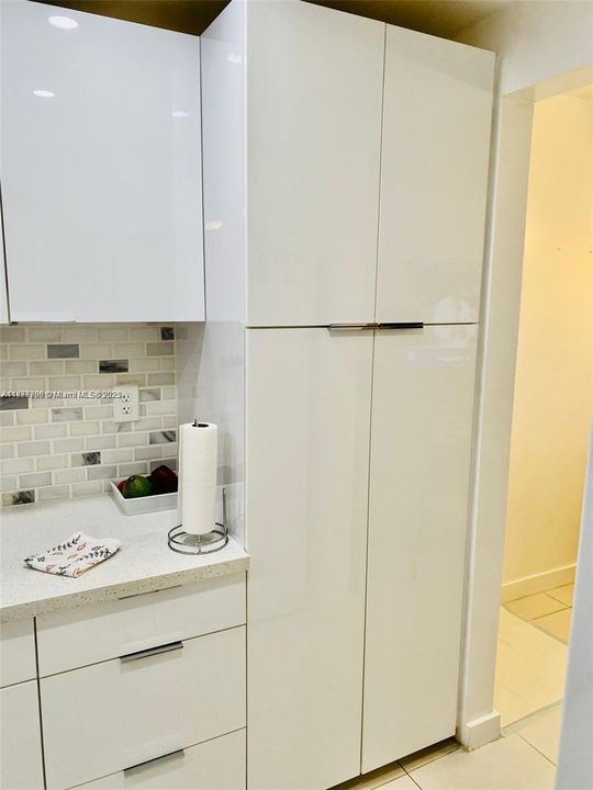 合同活跃: $275,000 (2 贝兹, 2 浴室, 0 平方英尺)