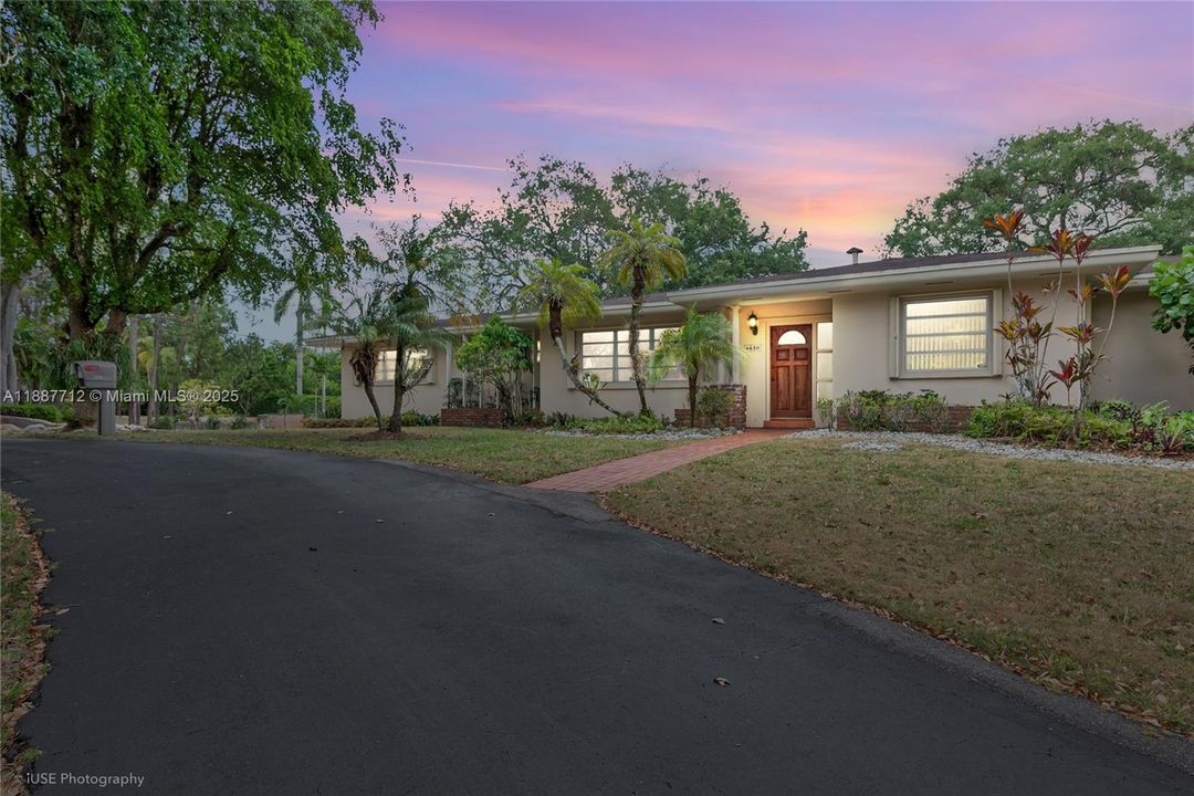 Active With Contract: $1,749,000 (3 beds, 2 baths, 1890 Square Feet)