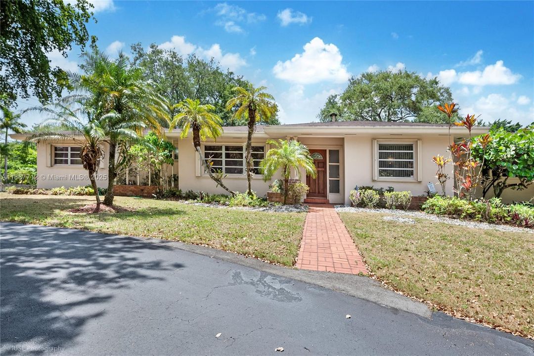 Active With Contract: $1,749,000 (3 beds, 2 baths, 1890 Square Feet)