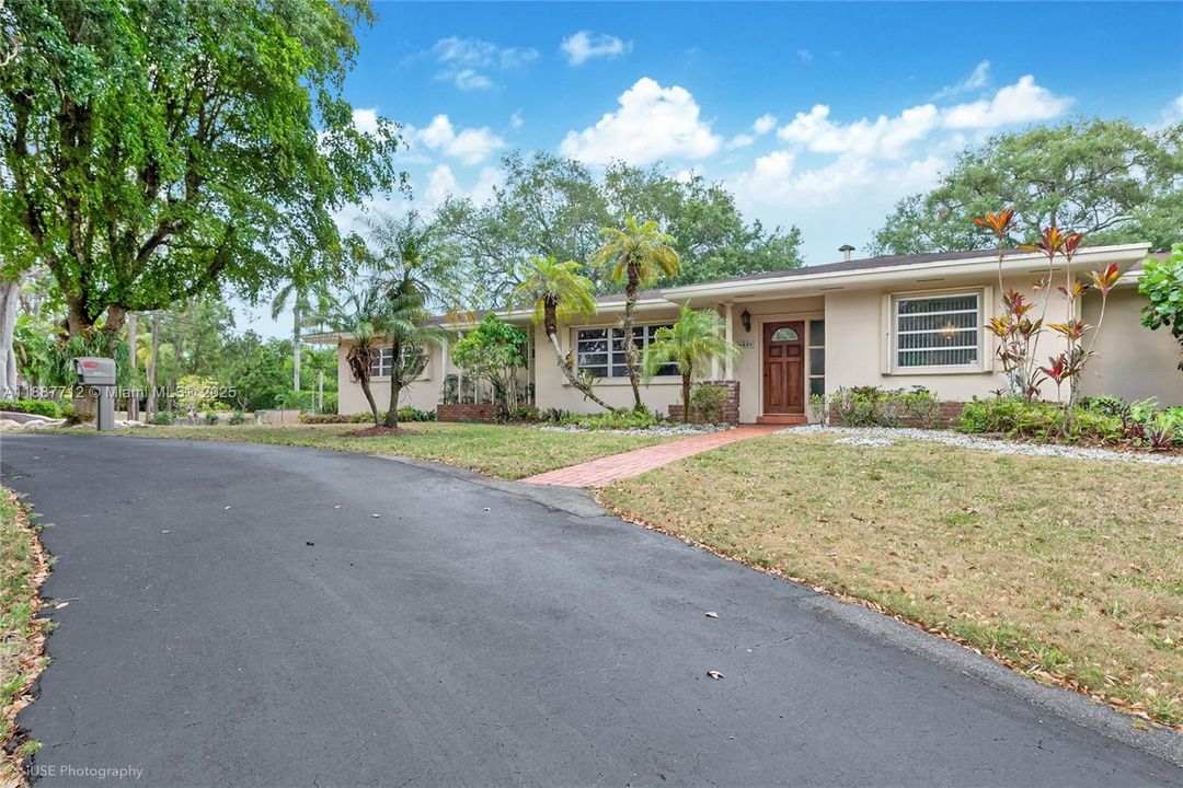 Active With Contract: $1,749,000 (3 beds, 2 baths, 1890 Square Feet)