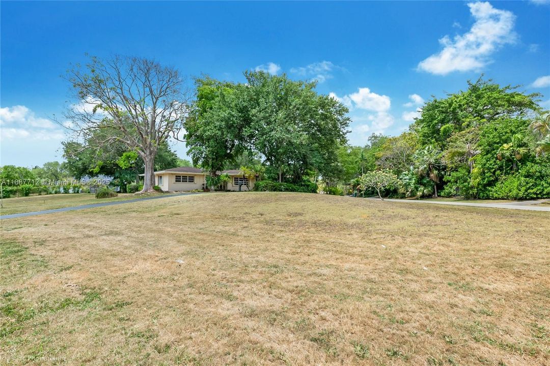 Active With Contract: $1,749,000 (3 beds, 2 baths, 1890 Square Feet)