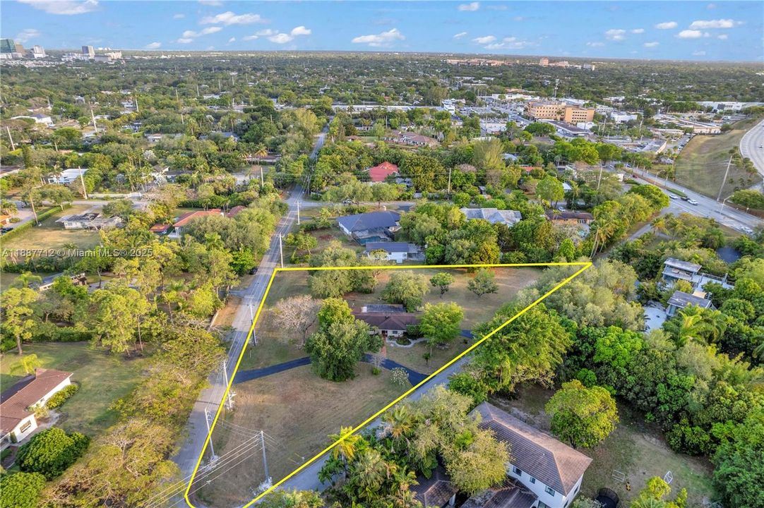 Active With Contract: $1,749,000 (3 beds, 2 baths, 1890 Square Feet)