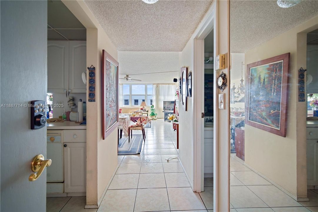 For Sale: $249,000 (1 beds, 1 baths, 1138 Square Feet)