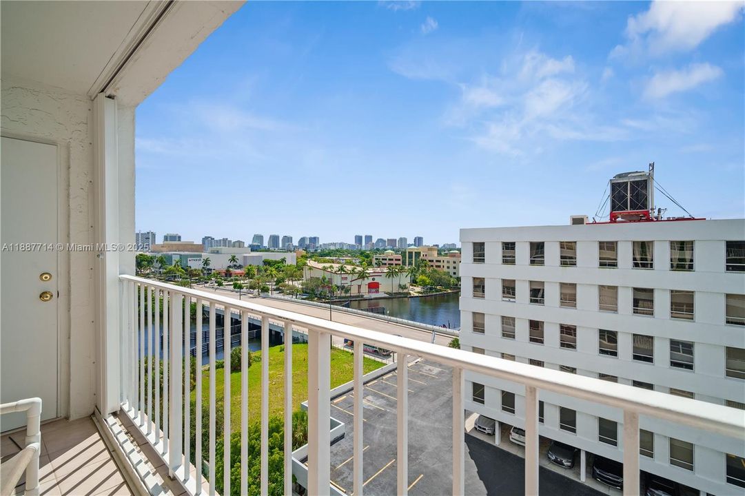 For Sale: $249,000 (1 beds, 1 baths, 1138 Square Feet)