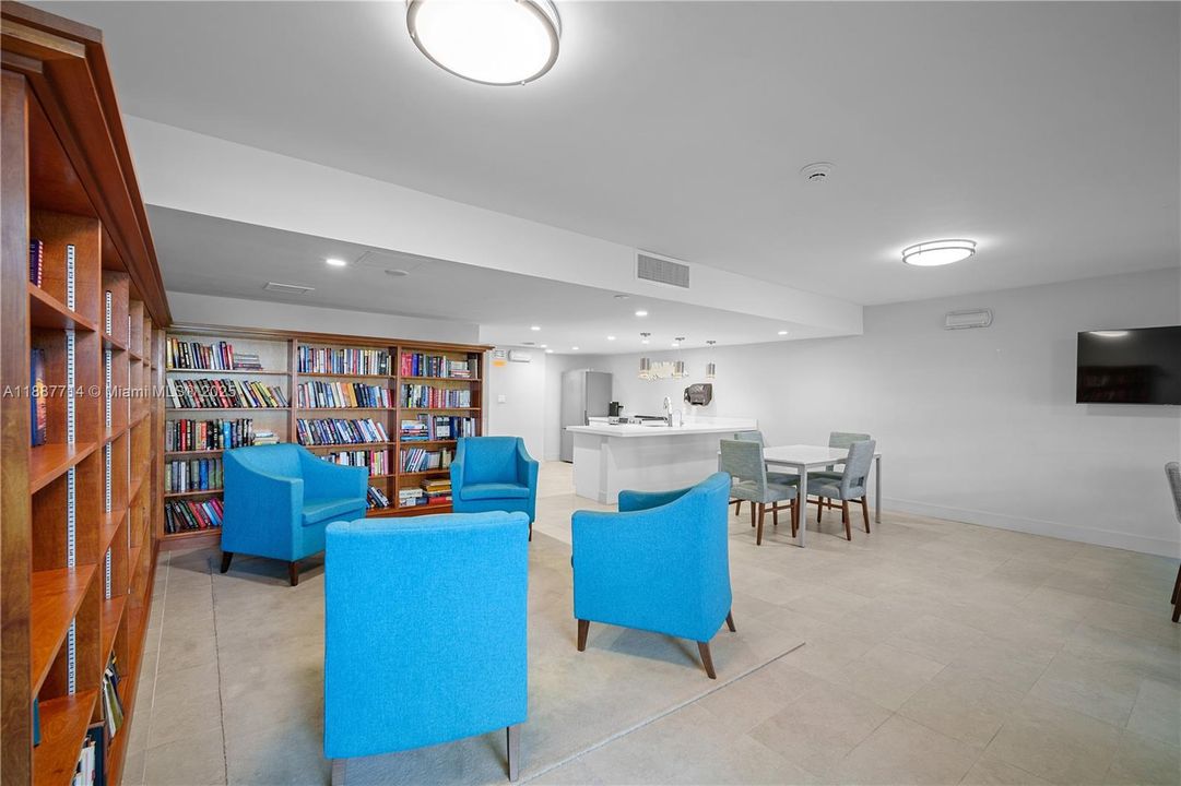 For Sale: $249,000 (1 beds, 1 baths, 1138 Square Feet)