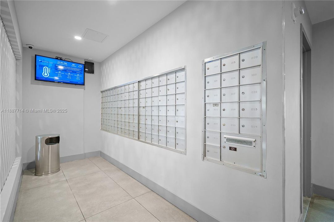 For Sale: $249,000 (1 beds, 1 baths, 1138 Square Feet)