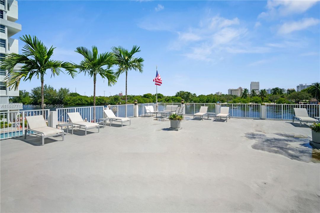 For Sale: $249,000 (1 beds, 1 baths, 1138 Square Feet)