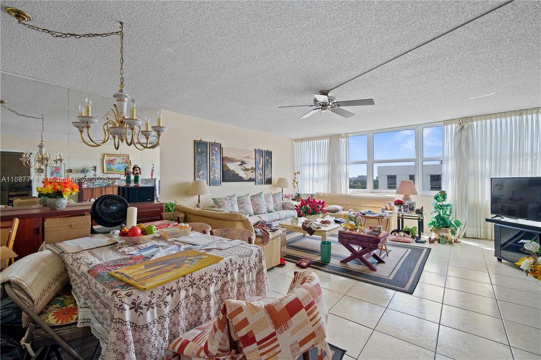 For Sale: $249,000 (1 beds, 1 baths, 1138 Square Feet)