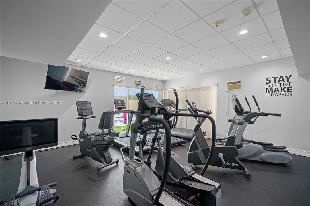 For Sale: $249,000 (1 beds, 1 baths, 1138 Square Feet)