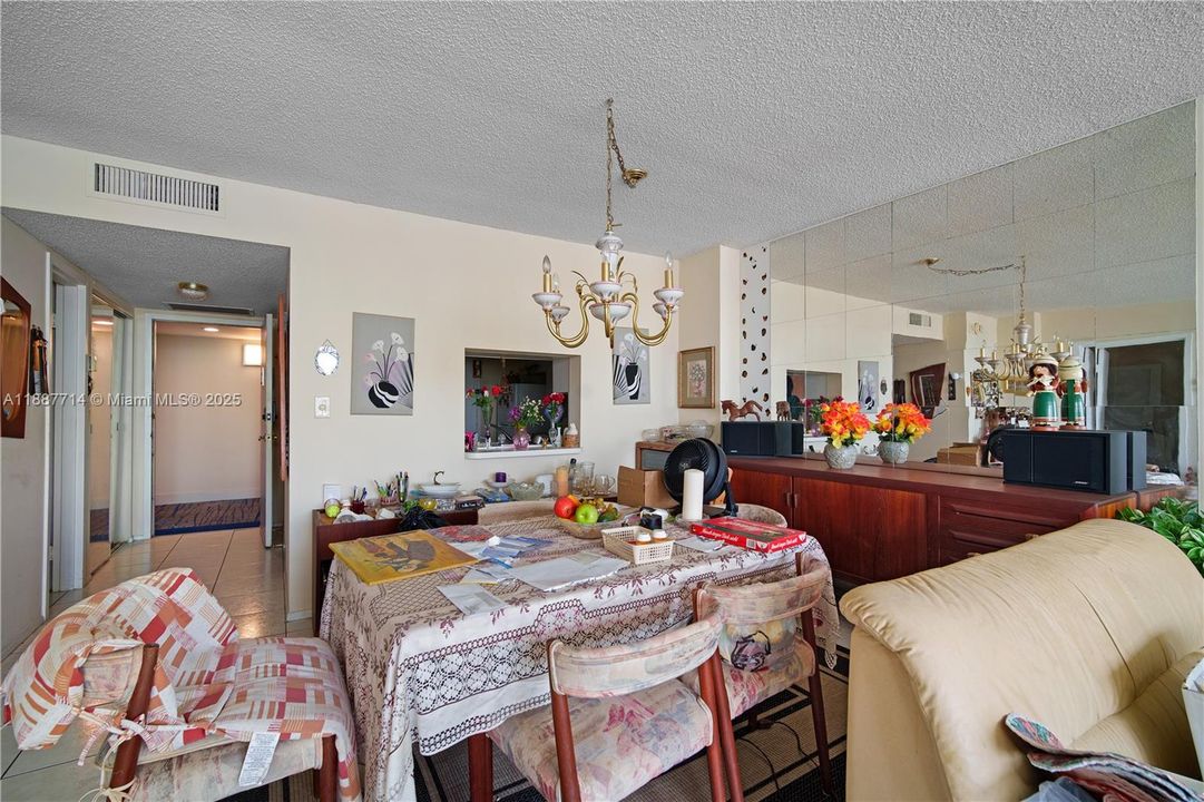 For Sale: $249,000 (1 beds, 1 baths, 1138 Square Feet)