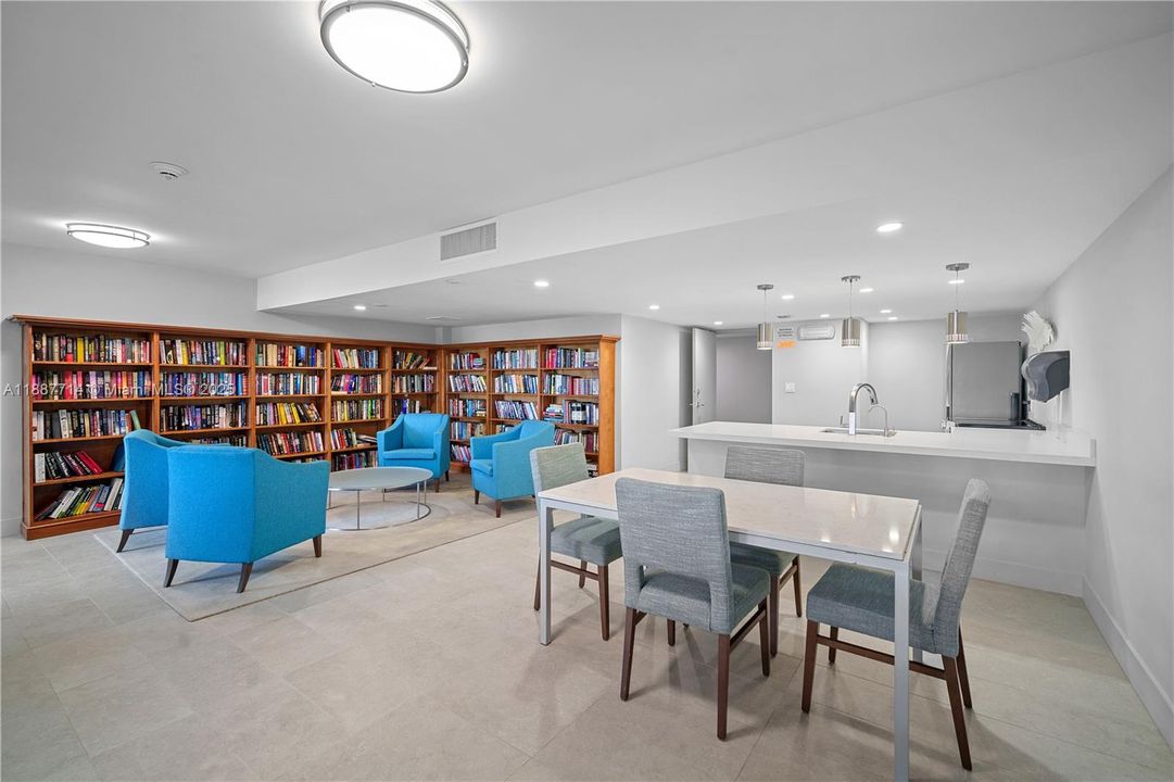 For Sale: $249,000 (1 beds, 1 baths, 1138 Square Feet)